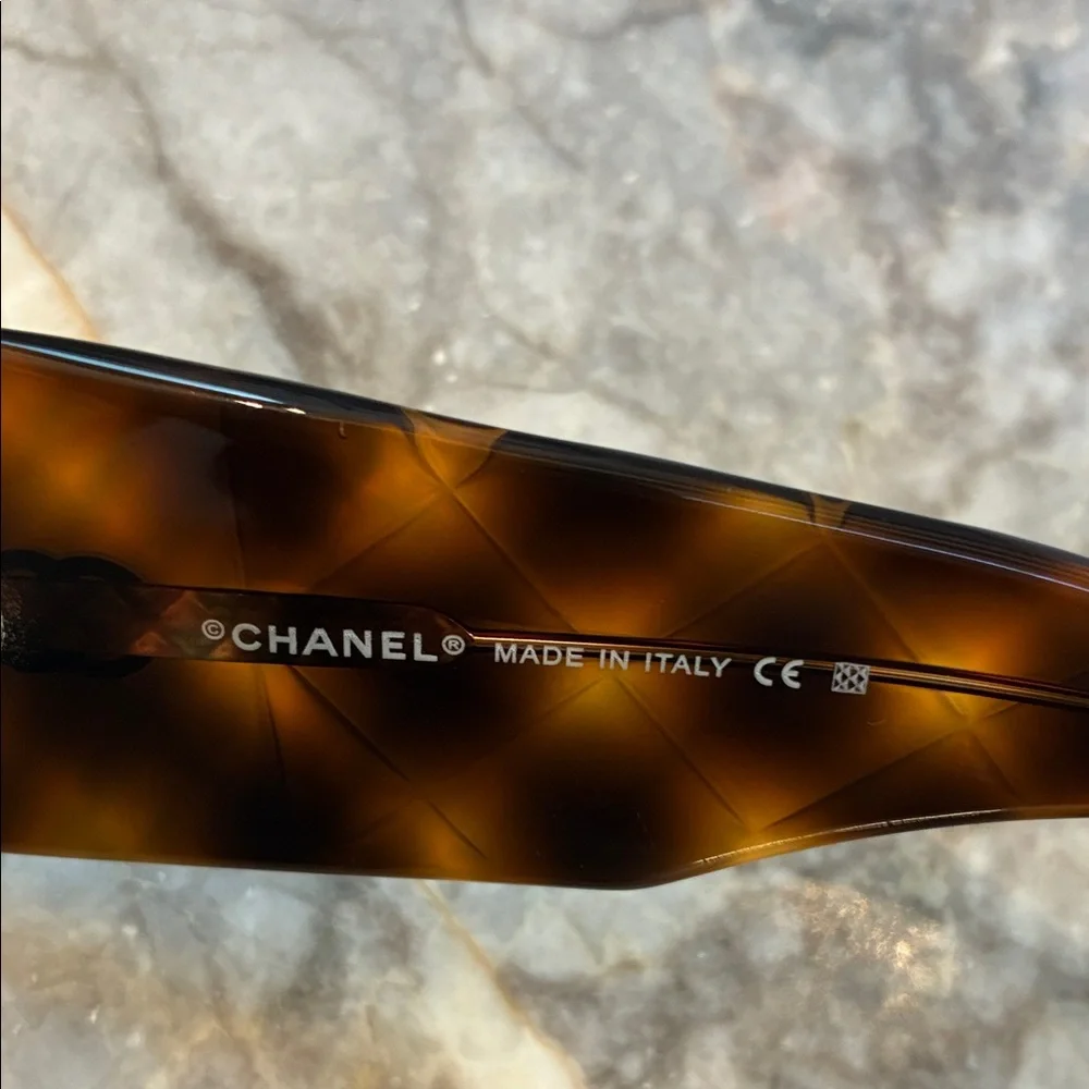 CHANEL Tortoiseshell Gradient Lens Oversized Sunglasses - Picture 5 of 8